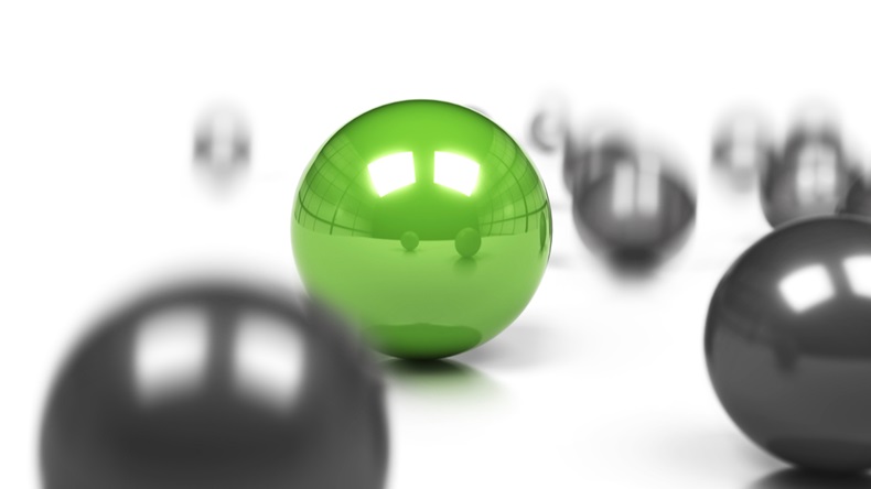 competitive edge and business difference concept, many grey balls and one green sphere onto a white background with movement effect and blur. - Illustration 