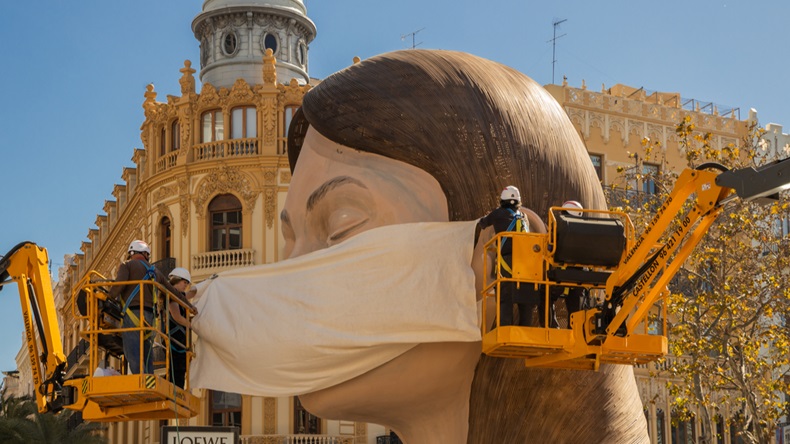 Valencia_Statue_Face_Mask