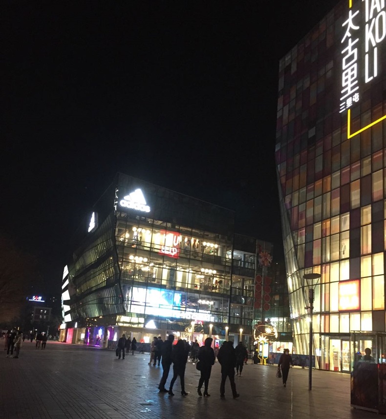 CONSUMERS SLOWLY RETURN TO BEIJING'S BUSIEST SHOPPING DISTRICT ON MARCH 7